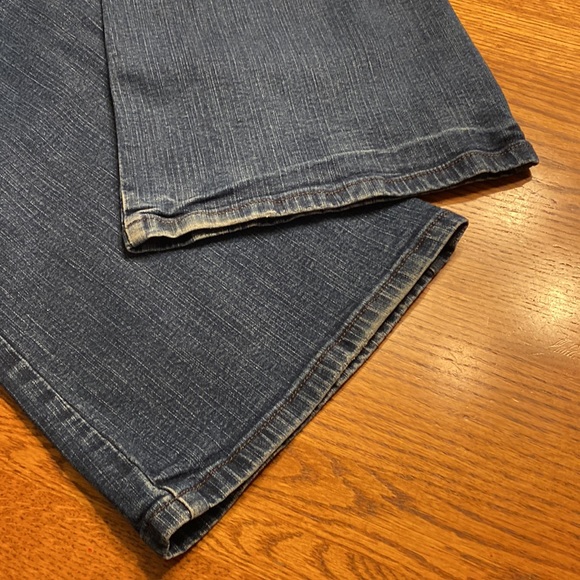 PERFECTLY SLIMMING LEVI'S JEANS - Picture 13 of 15